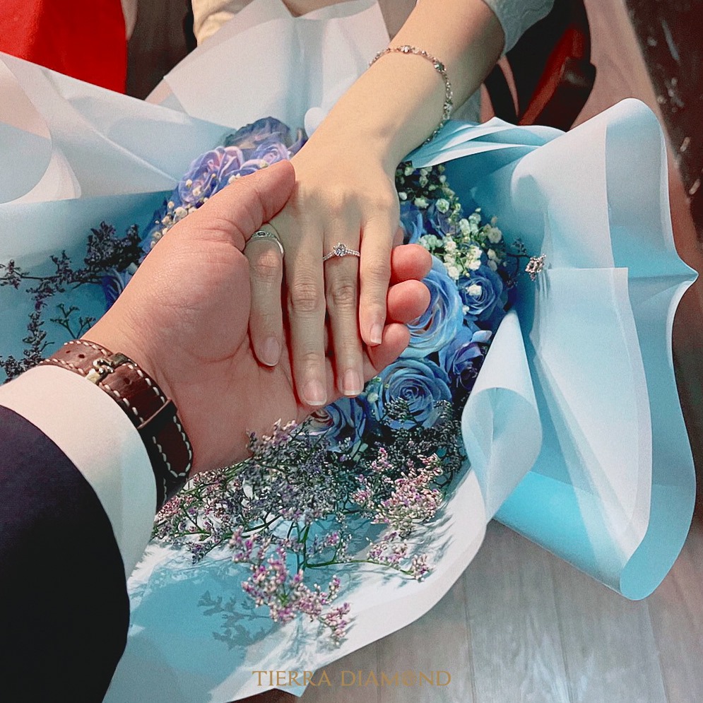 nhẫn cầu hôn kim cương